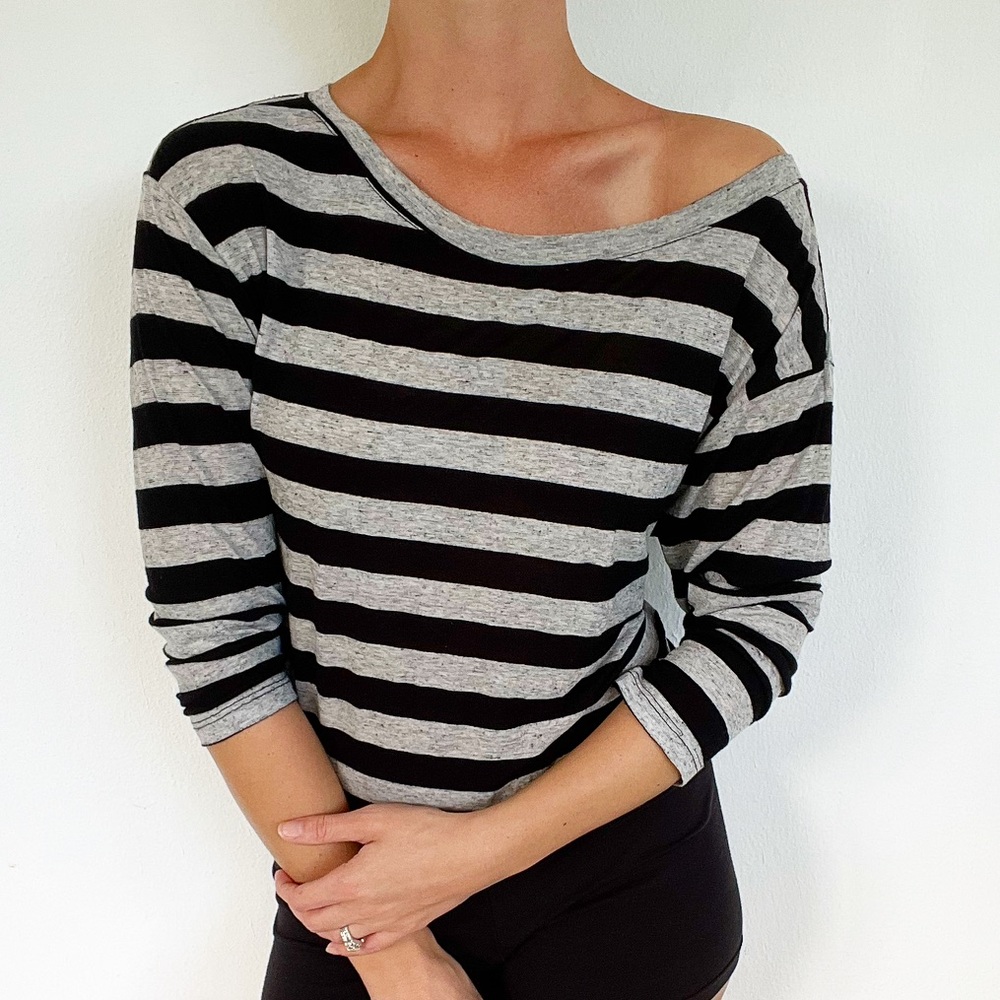 Eye Candy gray black striped open back long sleeve tee size large